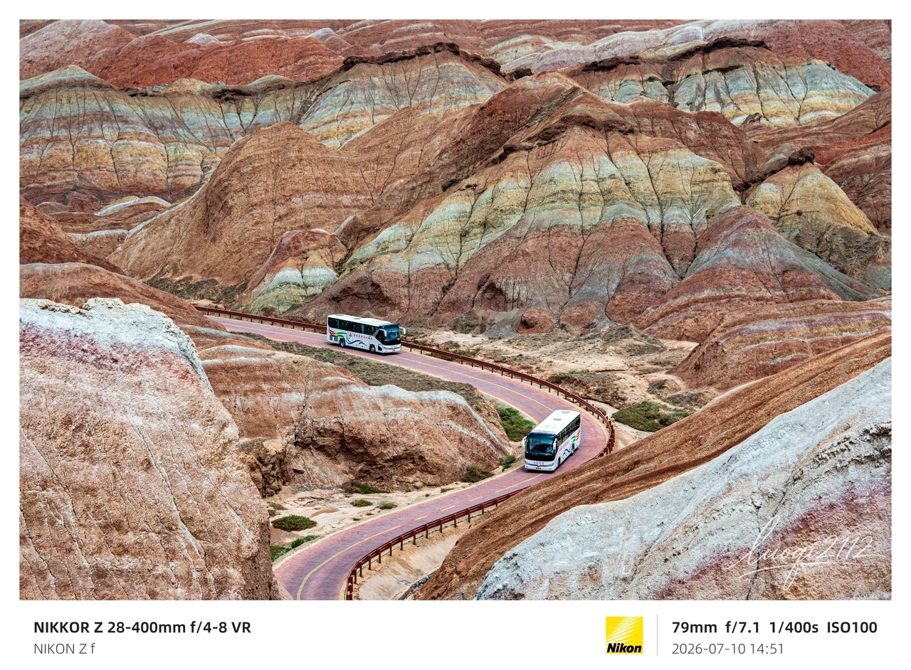 张掖七彩丹霞 · 山间道路